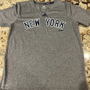 Adidas Youth MLB Yankees Gray Shirt/Medium